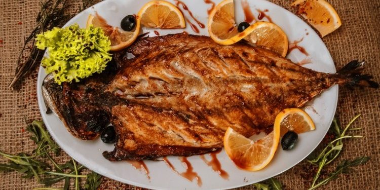 Interpretation eines Traums über das Essen von gebratenem Fisch für eine alleinstehende Frau im Traum