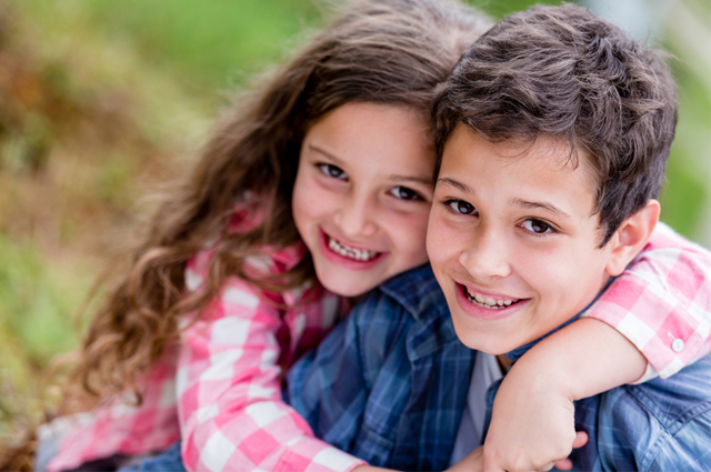 Interpretation eines Traums über eine Schwester, die ihren Bruder im Traum umarmt